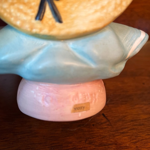 Goebel Charlot Byj 12 Sitting Pretty Girl With Bouquet Figurine 1957 - Picture 5 of 12